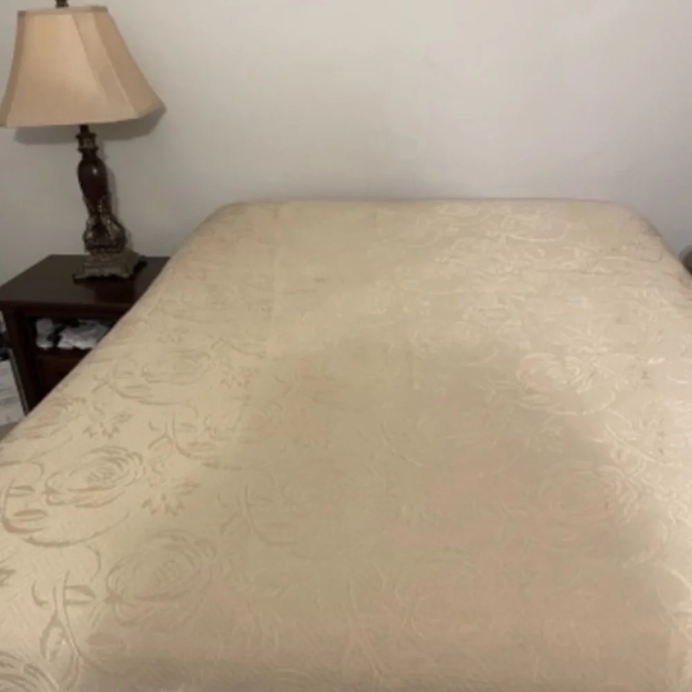 Full/queen coverlette matalasse with 2 shams and throw pillow cover